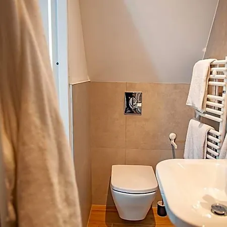 Miluchna Blisko Dworca Pkp Bed & Breakfast 3*